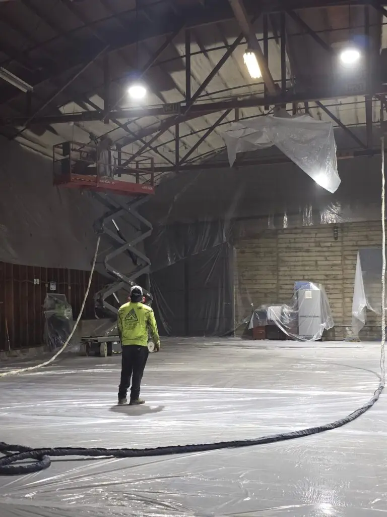 Worker view the project insulation